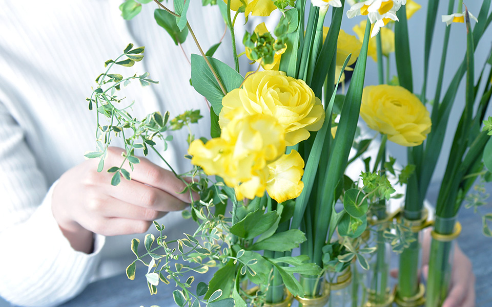自宅で楽しむコラム「FLOWER STORY」1/31の愛妻の日は、黄色のお花を飾ろう｜フラワーギフト通販