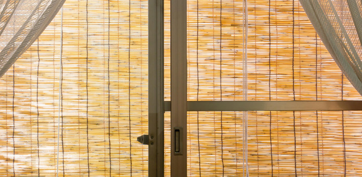 窓の暑さ対策に！簾(すだれ)とよしずの効果と違い