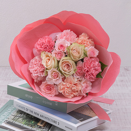 花の形をした花束「ペタロ・カーネーション シュクレ」