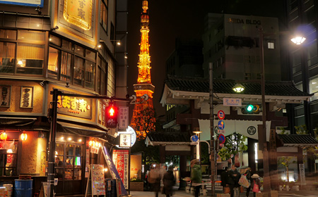 東京タワーと夜の街並み
