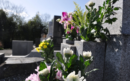 お墓に飾る左右対称の仏花